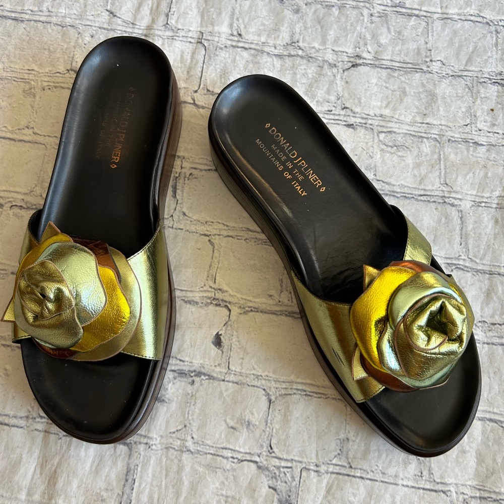 DONALD J.PLINER MO8O METALLIC SANDALS GOLD/YELLOW/GREEN RAISED ROSE ITALY MADE 9